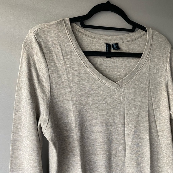 Cynthia Rowley | Women's V-Neck Long Sleeve Top - Picture 2 of 6